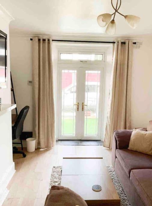 Lovely Two Bedroom Apartment, With Private Garden! Торки Екстериор снимка