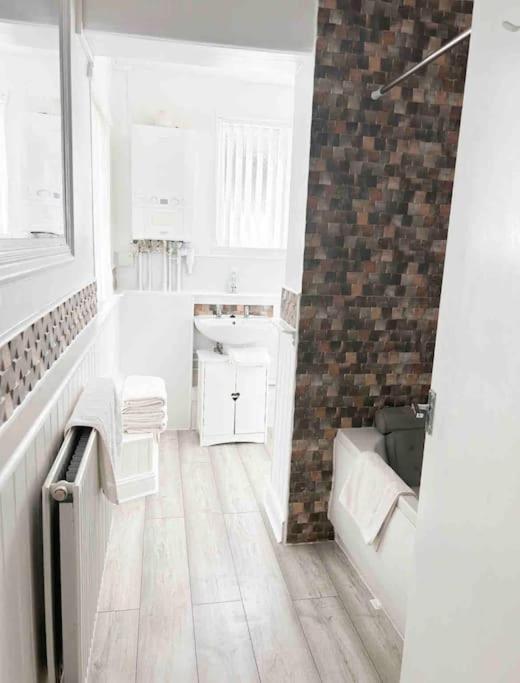 Lovely Two Bedroom Apartment, With Private Garden! Торки Екстериор снимка